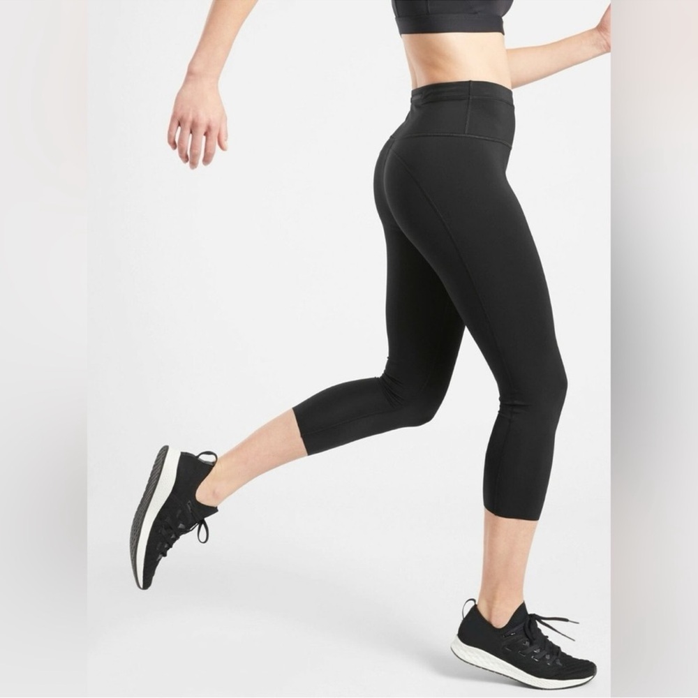Athleta Accelerate Capri - Size S